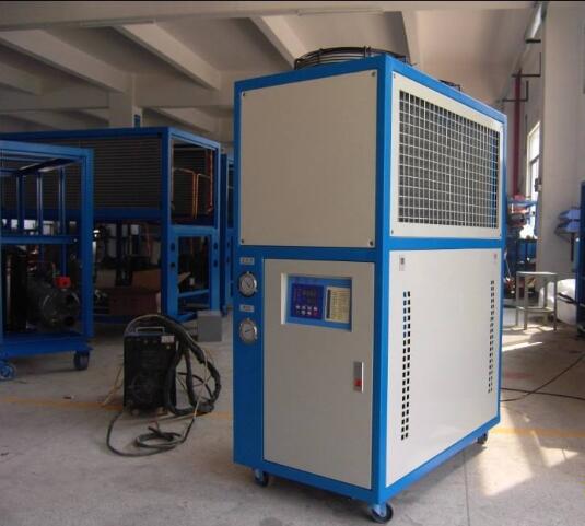 螺杆式冷水机组制冷剂的冲加和排放